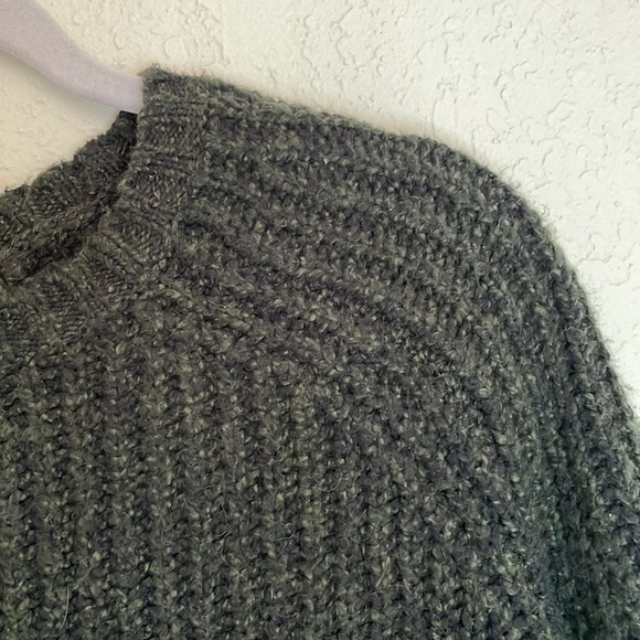 American Eagle Outfitters ~ Knit Soft Sweater - Picture 6 of 8